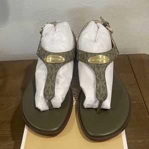 MK Thong sandal